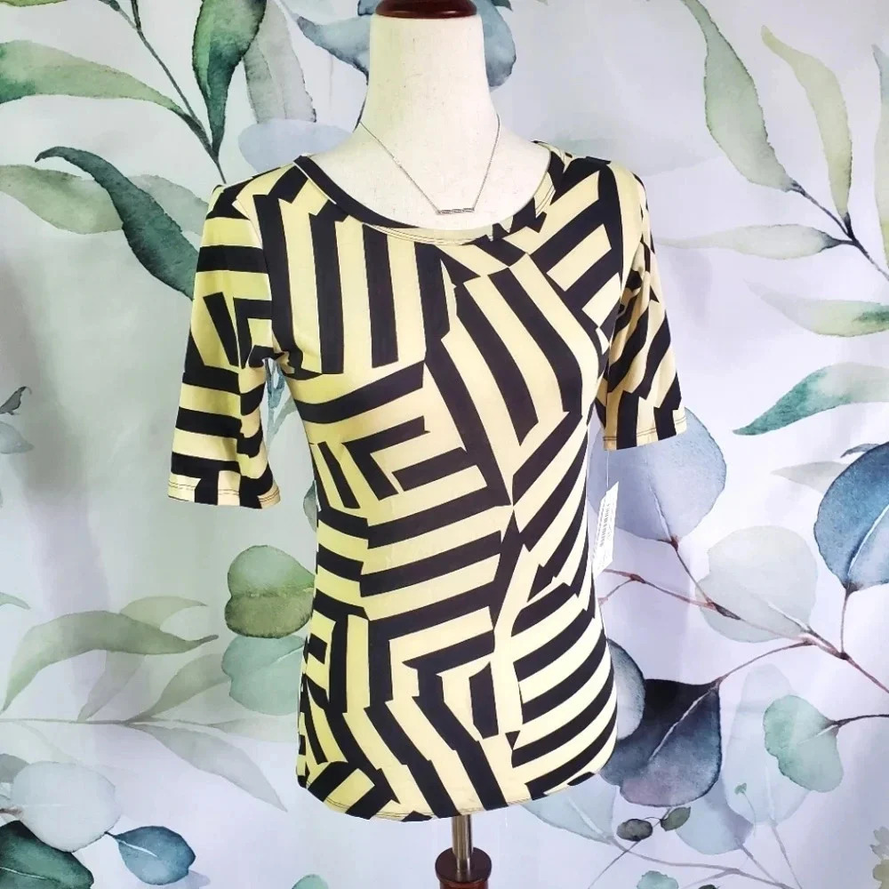 LULAROE | Gigi Fitted Top in Cream Geo sz XS